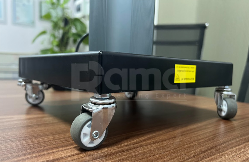 Bánh xe giúp đèn UV khử trùng đi động linh hoạt, tiện lợi