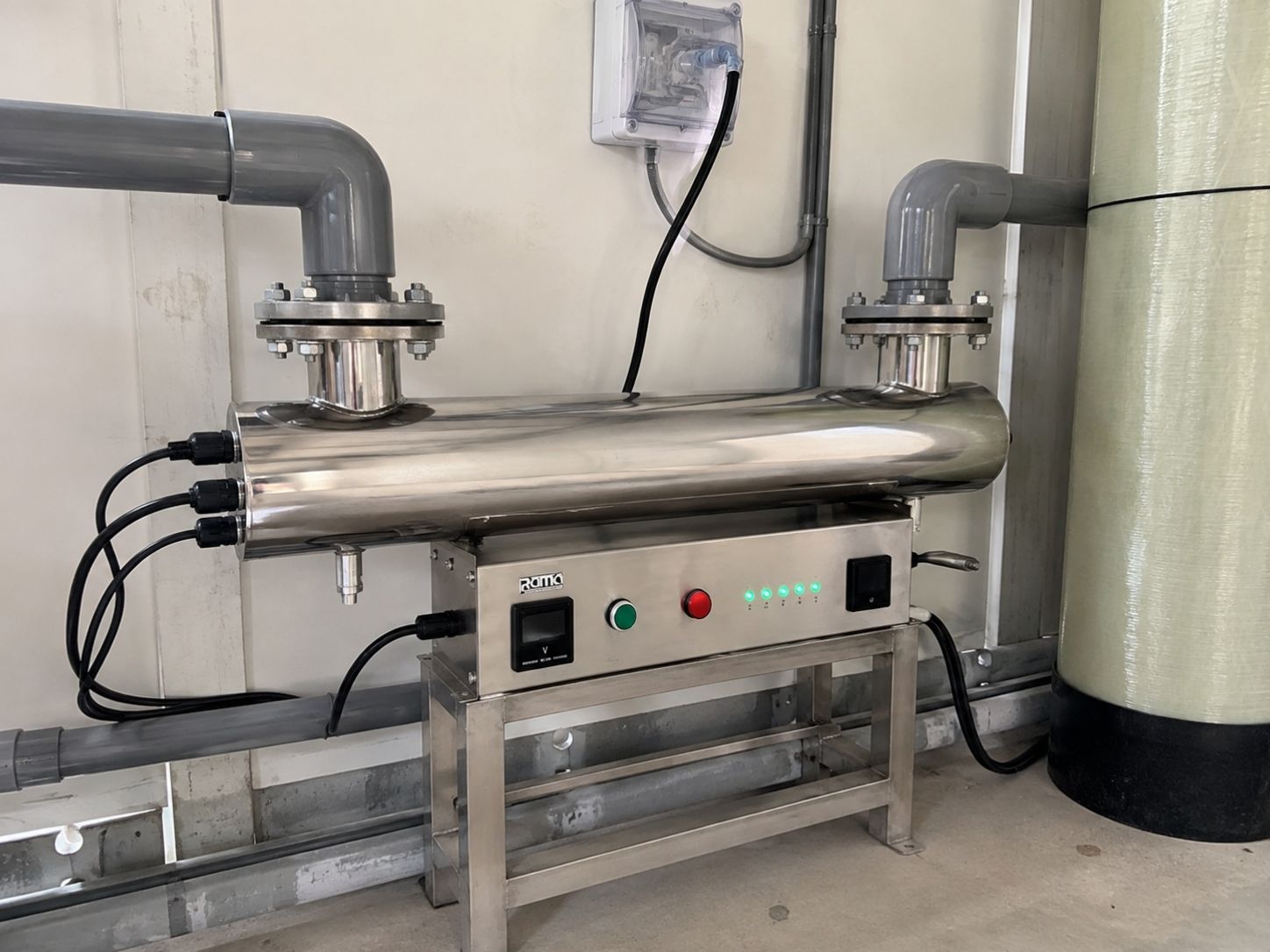 Hình ảnh thực tế thiết bị UV khử trùng nước Rama RUD-9B80W